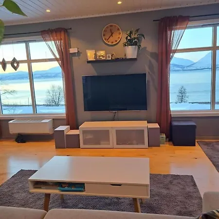 Et Flott Hus I Fine Og Rolige Omgivelser! *