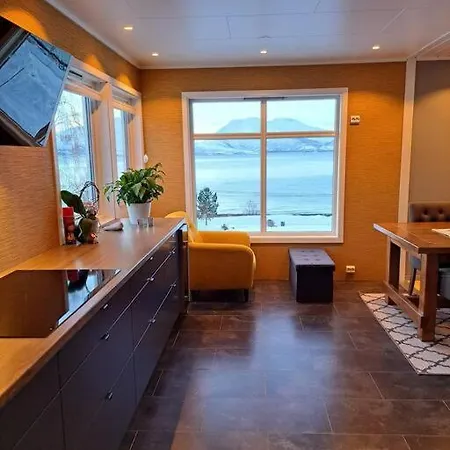 Et Flott Hus I Fine Og Rolige Omgivelser! *
