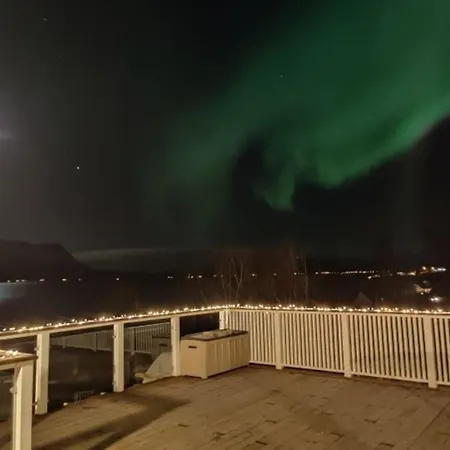 Et Flott Hus I Fine Og Rolige Omgivelser!