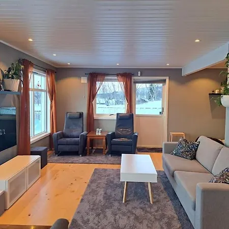 Et Flott Hus I Fine Og Rolige Omgivelser! Holiday home *